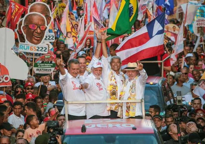 Lula e Jerônimo arrastam 20 mil pessoas na Liberdade e mostram grande força em Salvador