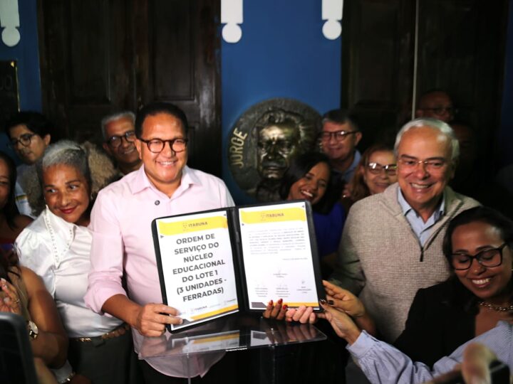 Prefeito Augusto Castro autoriza a reforma de três unidades escolares de Ferradas nos 114 anos de nascimento de Jorge Amado
