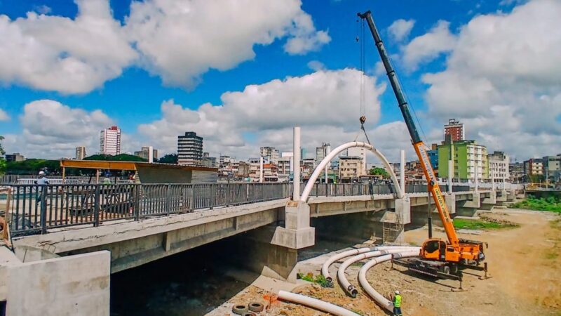 Obras da Nova Ponte do Conceição avançam com instalação de estrutura arquitetônica