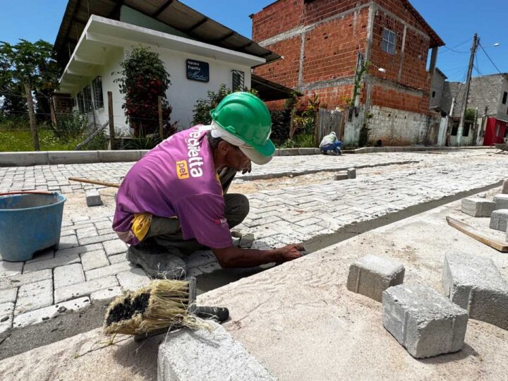 Seinfra utiliza pavimento intertravado em ruas da Ponta da Tulha